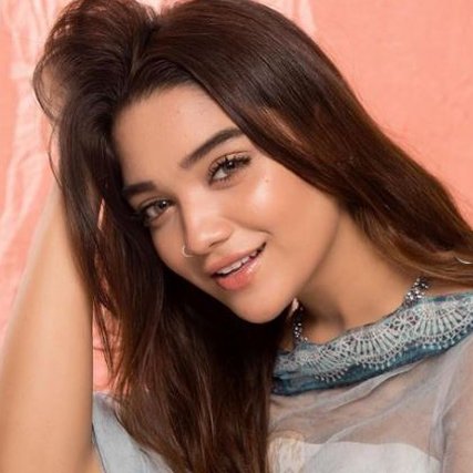 Romaisa Khan Age, Education, Career & Personal Life Biography