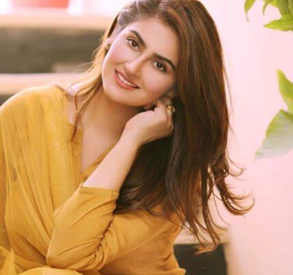 Hiba Bukhari Age, Education, Career and Family Biography