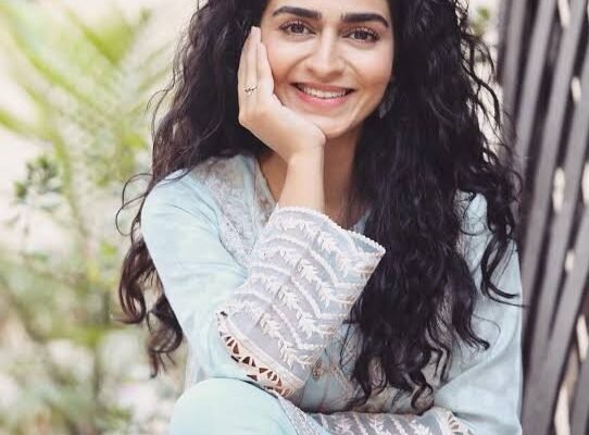 Hajra Yamin: Biography, Age, Education, Career & Dramas