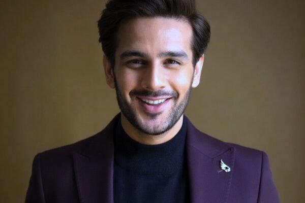 Usama Khan Biography, Age, Education, Career & Dramas: Uncategorized